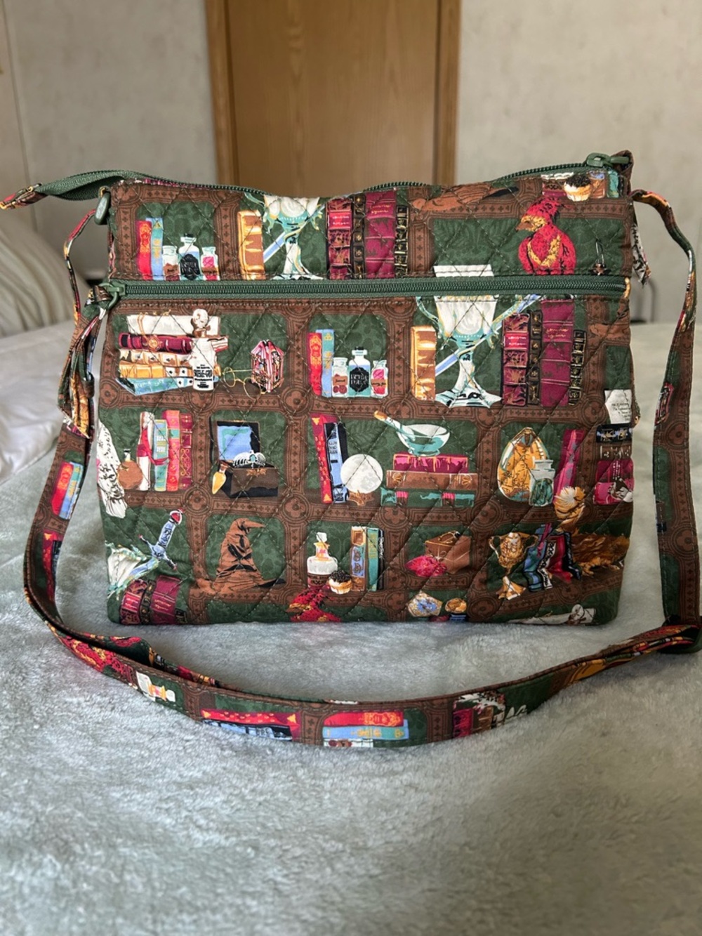Vera Bradley Original Zip Hipster- Harry Potter Hogwarts Library